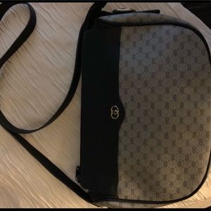 Gucci vintage crossbody navy color